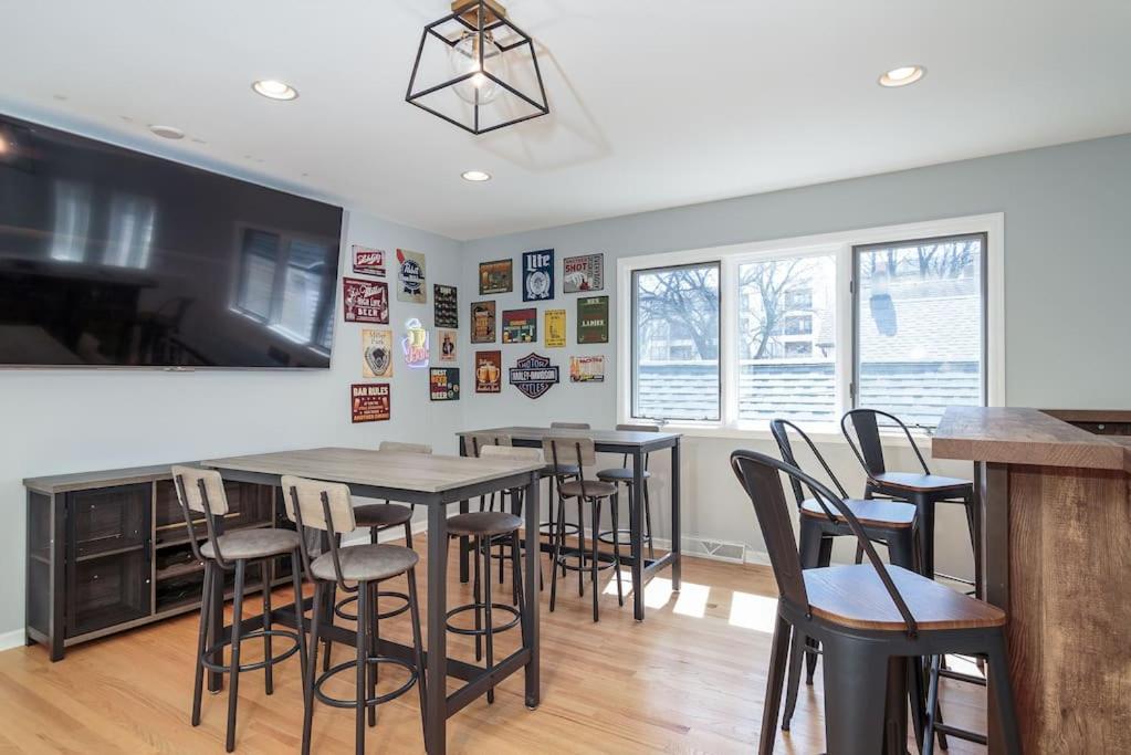 Eclectic Stylish And Cozy Milwaukee Unitヴィラ エクステリア 写真