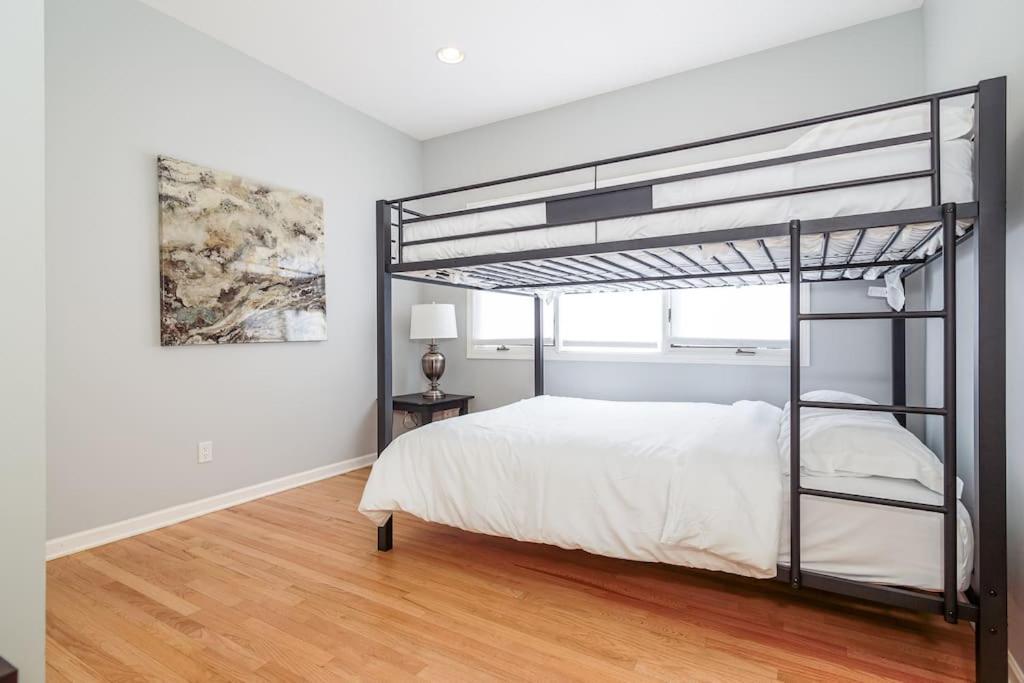 Eclectic Stylish And Cozy Milwaukee Unitヴィラ エクステリア 写真