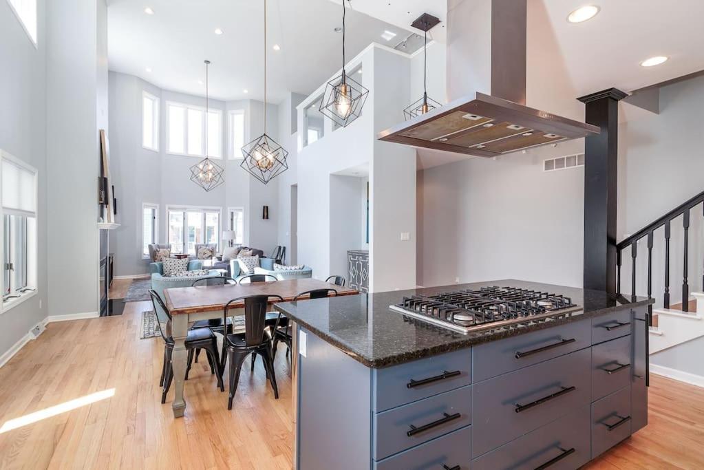 Eclectic Stylish And Cozy Milwaukee Unitヴィラ エクステリア 写真